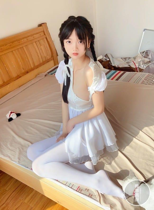 稚乖画册 – 夜夜 嬉戏 80d白丝 [74P1V-368MB]-1