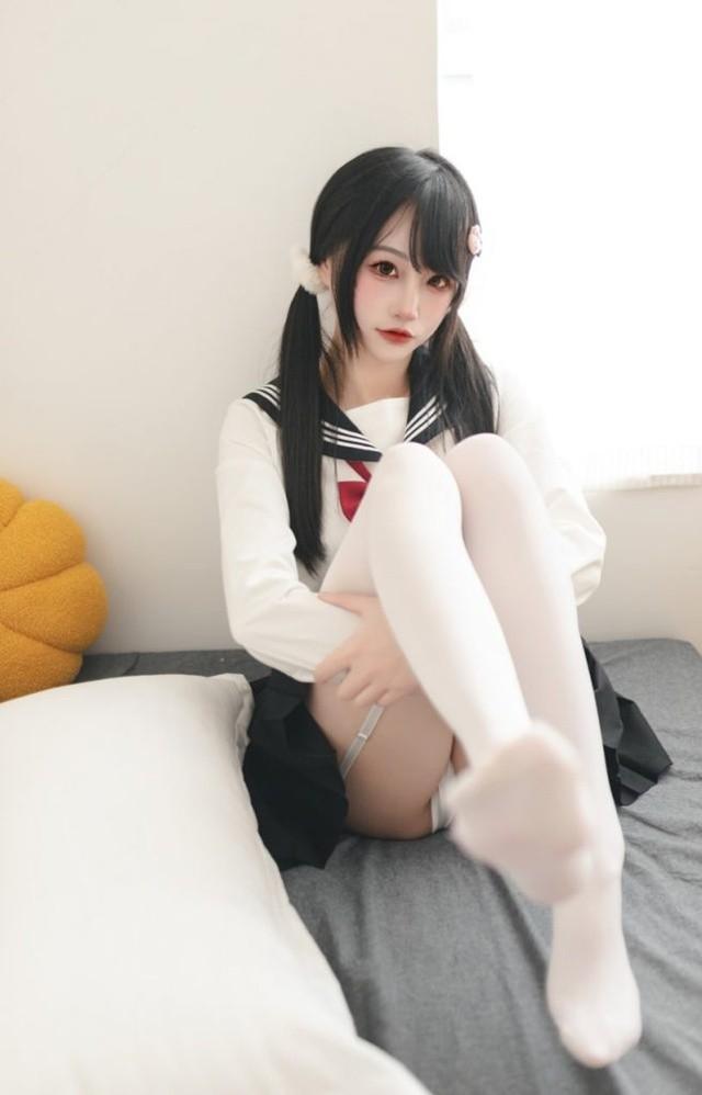 嗷呜酱 – 水手服 [48P-410MB]